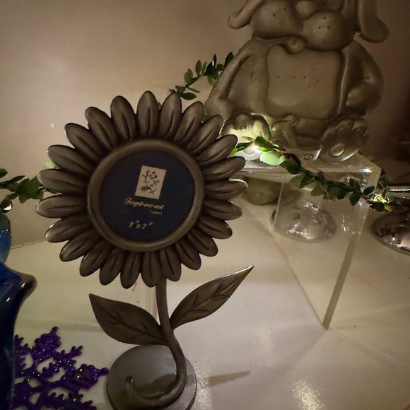 Set of Pewter small picture frames Dog & Flower - Picture 4 of 4